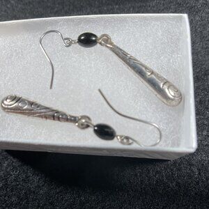 Native American look Teardrop shaped Silvertone Wire Hook Dangle Earrings IN7230